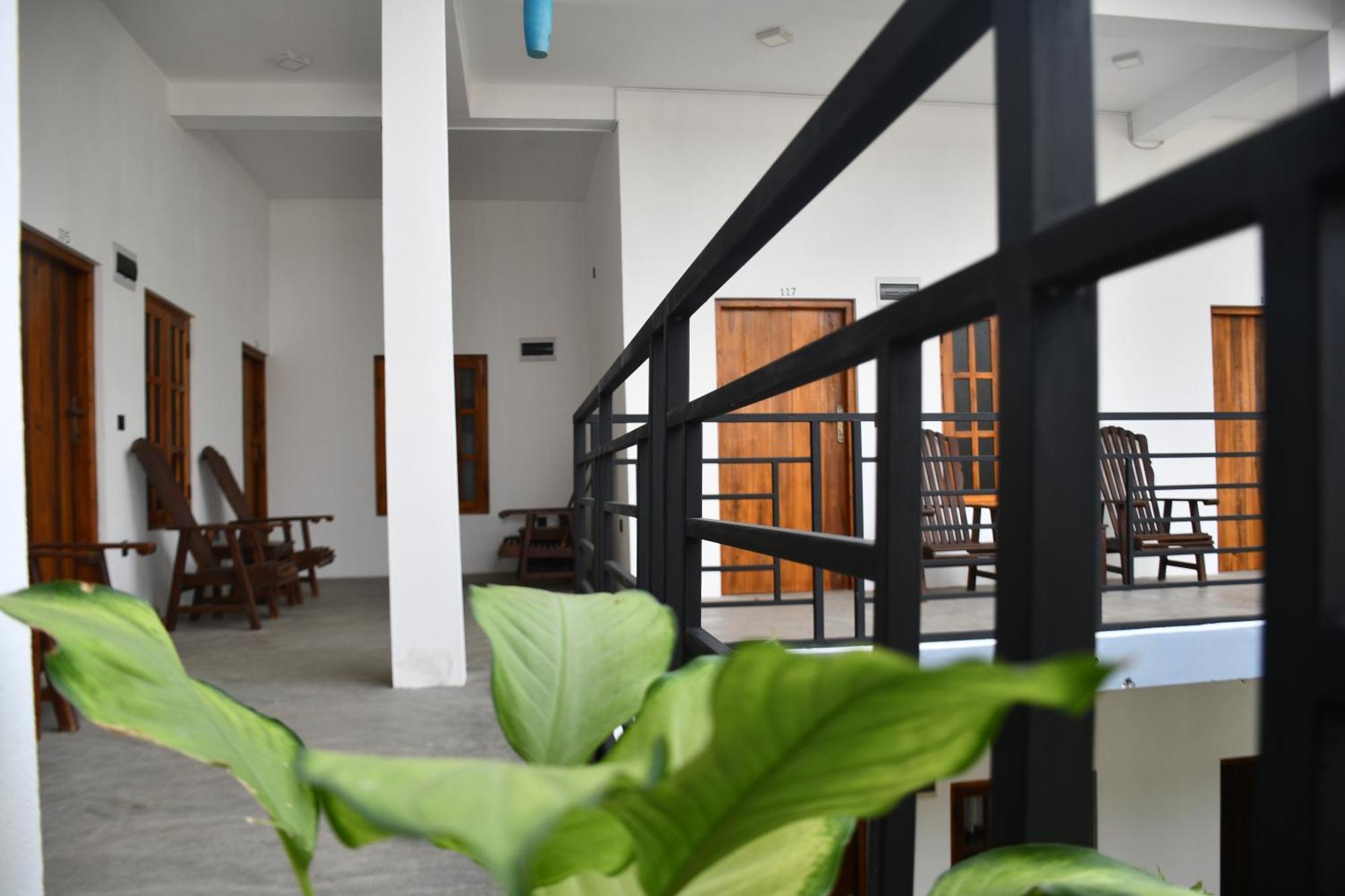 Pearl Of The Bay Hotel Аругам Бей Екстериор снимка