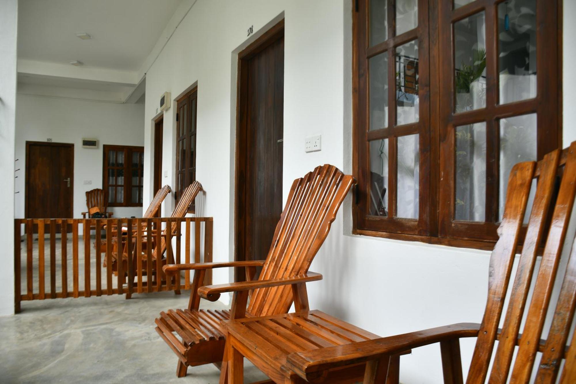 Pearl Of The Bay Hotel Аругам Бей Екстериор снимка